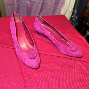 Bandolino 2” pink suede heel. Made in Italy.